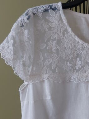 MONNARI, 90% LINEN/10% COTTON, White Lace dress. Size L, Made In POLAND
